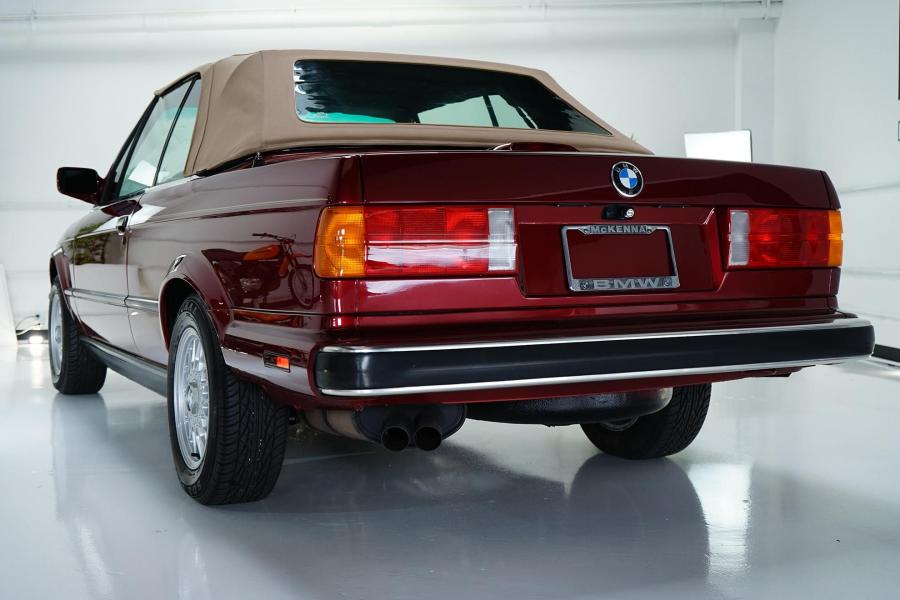  BMW 325i Convertible (Calypso Red) 1990 года  (фото 17 из 190)